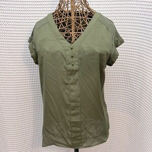 Fortune & Ivy Womens Olive Blouse. Size Medium. EUC.